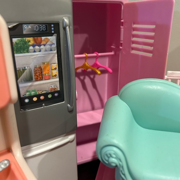 Colorful Barbie Dollhouse Furniture Set + bedroom closet hangars washing machine - Picture 2 of 10